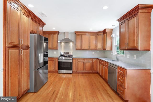 124 ENVIRONS RD, Sterling, VA 20165