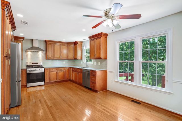 124 ENVIRONS RD, Sterling, VA 20165