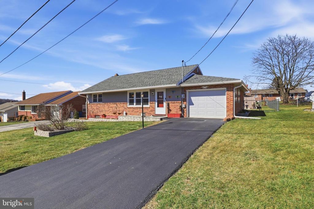 1484 CLAYOMA AVE, York, PA 17408