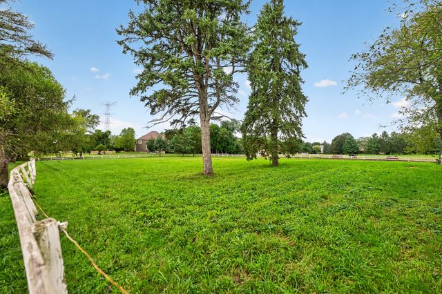 30W722 Smith Road, Wayne, IL 60184