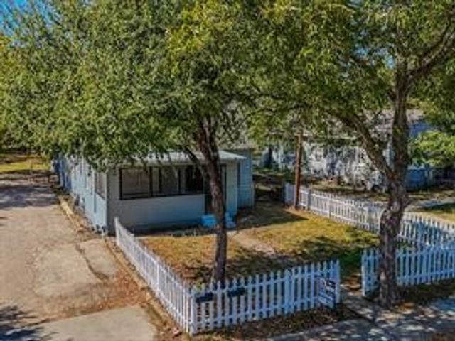 519 Sunnyside Avenue, Cockrell Hill, TX 75211