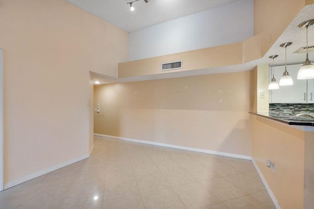 5011 Wiles Road 303, Coconut Creek, FL 33073