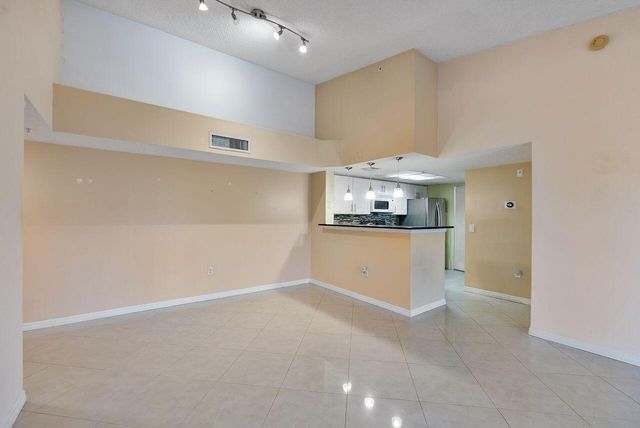 5011 Wiles Road 303, Coconut Creek, FL 33073
