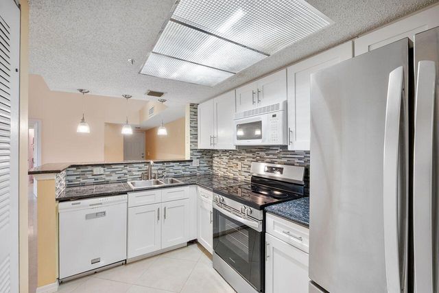 5011 Wiles Road 303, Coconut Creek, FL 33073