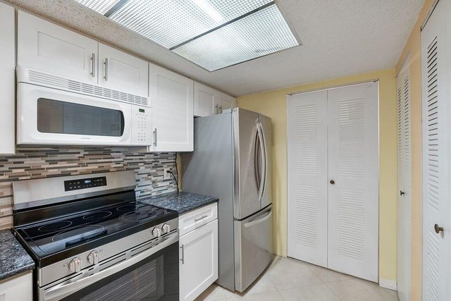 5011 Wiles Road 303, Coconut Creek, FL 33073