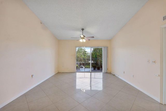 5011 Wiles Road 303, Coconut Creek, FL 33073