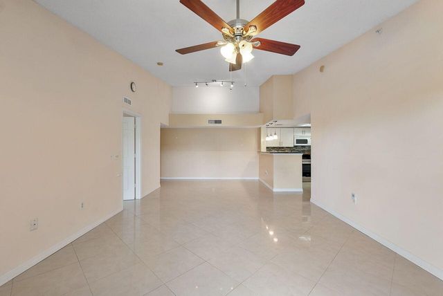 5011 Wiles Road 303, Coconut Creek, FL 33073