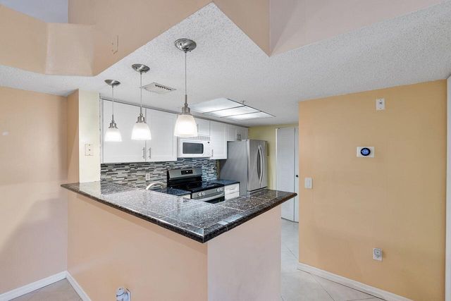 5011 Wiles Road 303, Coconut Creek, FL 33073