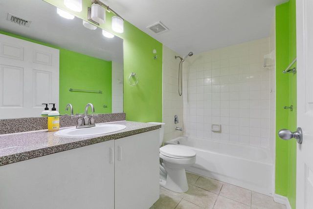 5011 Wiles Road 303, Coconut Creek, FL 33073