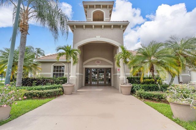 5011 Wiles Road 303, Coconut Creek, FL 33073