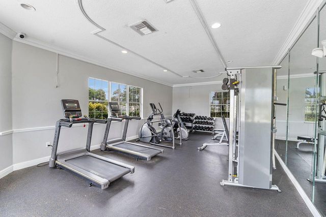 5011 Wiles Road 303, Coconut Creek, FL 33073