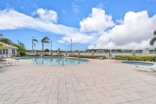 5011 Wiles Road 303, Coconut Creek, FL 33073