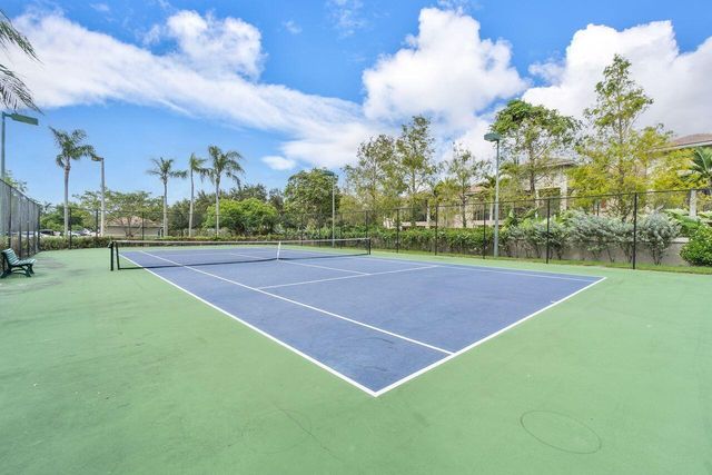 5011 Wiles Road 303, Coconut Creek, FL 33073