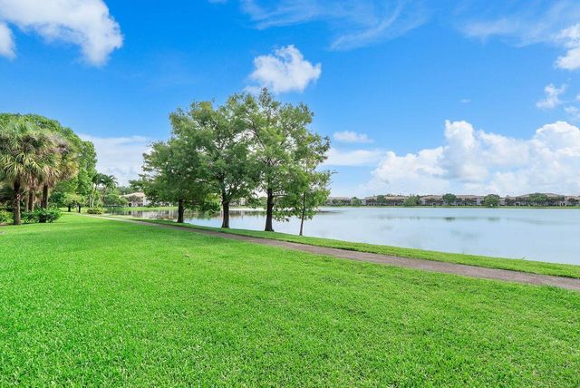 5011 Wiles Road 303, Coconut Creek, FL 33073