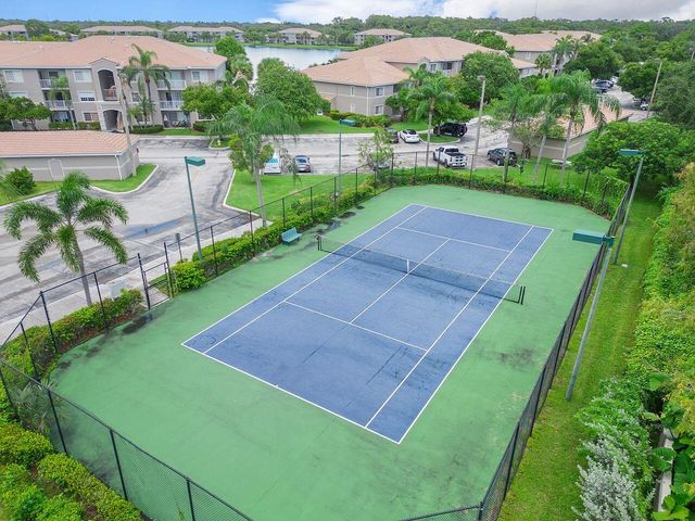 5011 Wiles Road 303, Coconut Creek, FL 33073