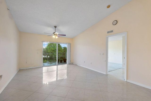 5011 Wiles Road 303, Coconut Creek, FL 33073