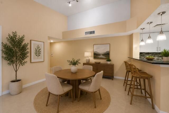 5011 Wiles Road 303, Coconut Creek, FL 33073
