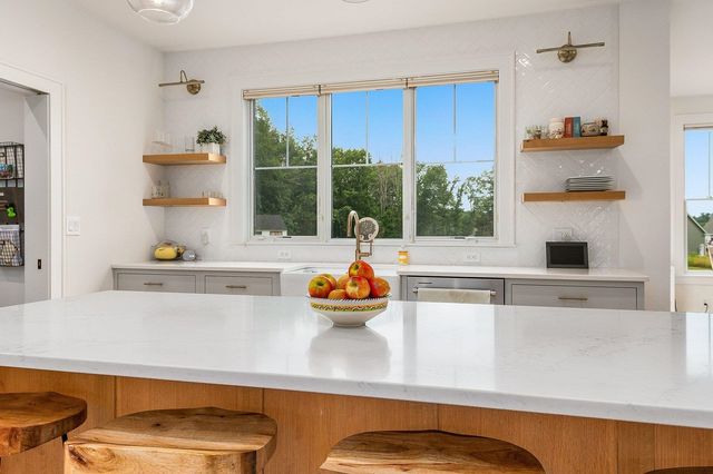283 Middle Road, Dover, NH 03820