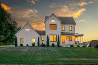 283 Middle Road, Dover, NH 03820