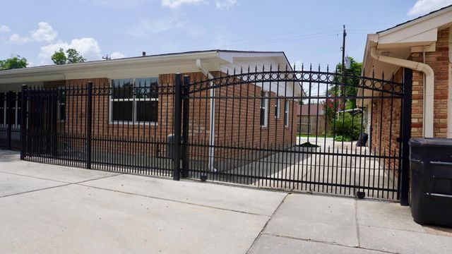 902 Hidden Valley Drive, Houston, TX 77088