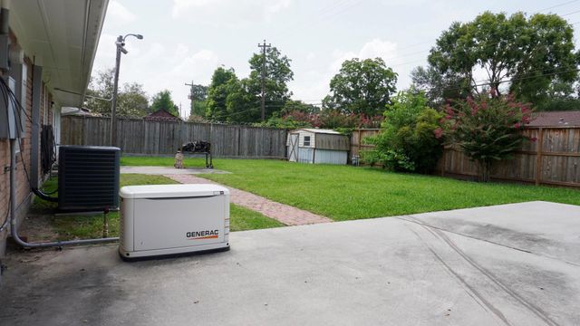 902 Hidden Valley Drive, Houston, TX 77088