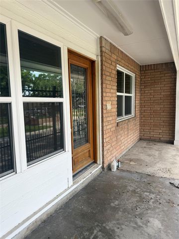 902 Hidden Valley Drive, Houston, TX 77088