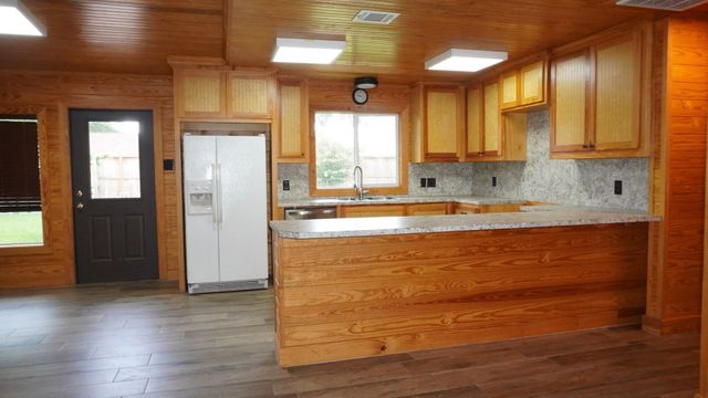 902 Hidden Valley Drive, Houston, TX 77088