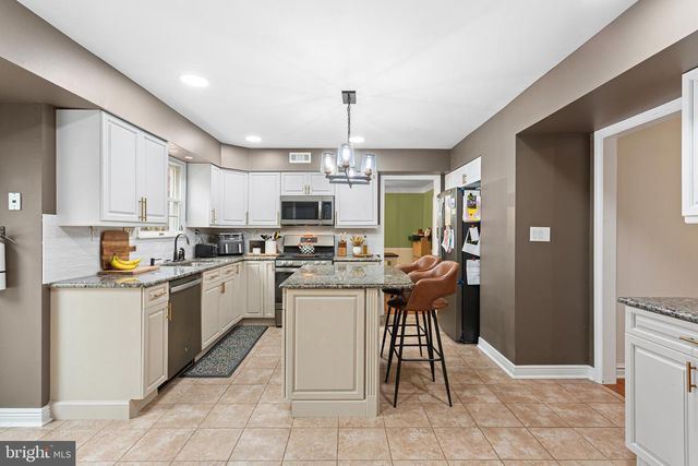 8 WETHERSFIELD DR, Medford, NJ 08055