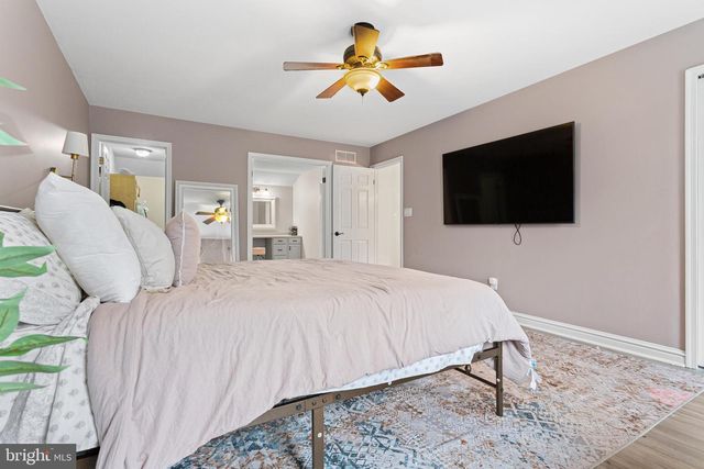 8 WETHERSFIELD DR, Medford, NJ 08055