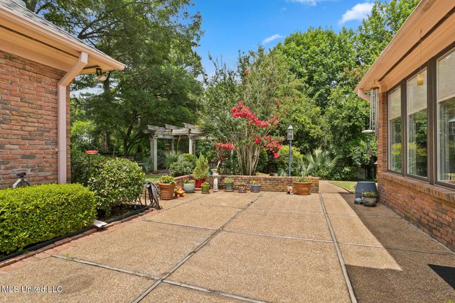 58 Saint Andrews Drive, Jackson, MS 39211