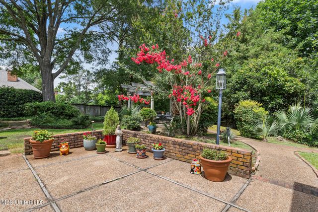 58 Saint Andrews Drive, Jackson, MS 39211