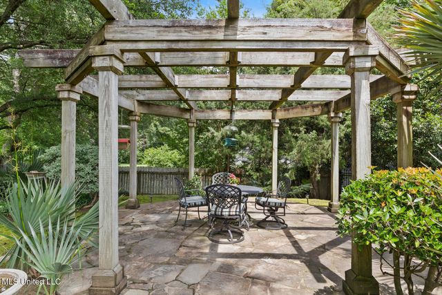 58 Saint Andrews Drive, Jackson, MS 39211