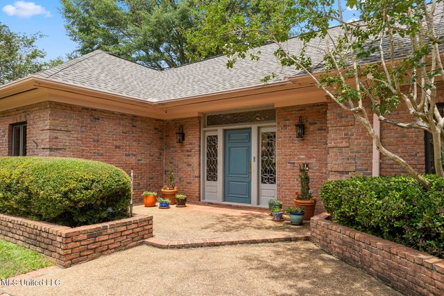 58 Saint Andrews Drive, Jackson, MS 39211