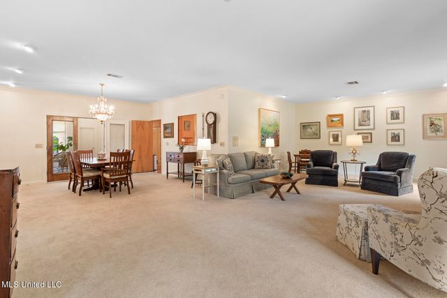 58 Saint Andrews Drive, Jackson, MS 39211