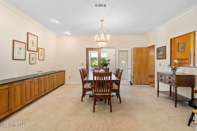 58 Saint Andrews Drive, Jackson, MS 39211