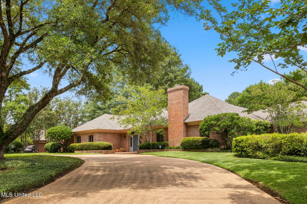 58 Saint Andrews Drive, Jackson, MS 39211