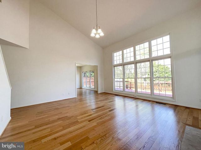 8396 WESTPOINTE DR, Fairfax Station, VA 22039