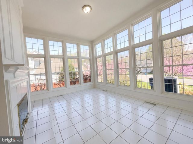 8396 WESTPOINTE DR, Fairfax Station, VA 22039