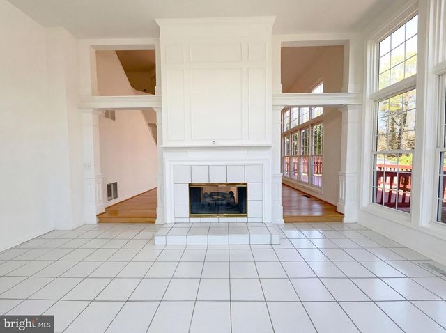 8396 WESTPOINTE DR, Fairfax Station, VA 22039