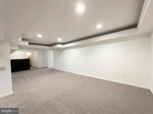 8396 WESTPOINTE DR, Fairfax Station, VA 22039
