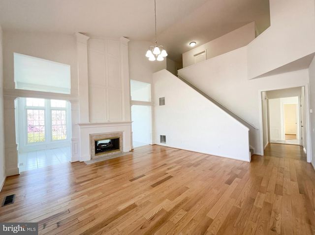 8396 WESTPOINTE DR, Fairfax Station, VA 22039
