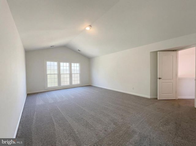 8396 WESTPOINTE DR, Fairfax Station, VA 22039