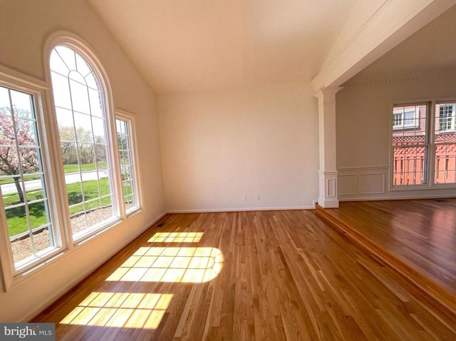 8396 WESTPOINTE DR, Fairfax Station, VA 22039