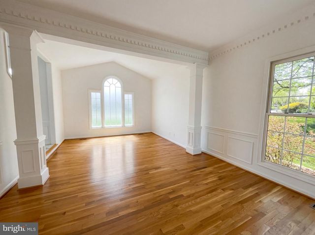 8396 WESTPOINTE DR, Fairfax Station, VA 22039