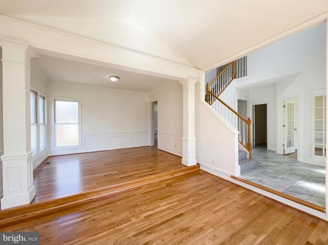 8396 WESTPOINTE DR, Fairfax Station, VA 22039