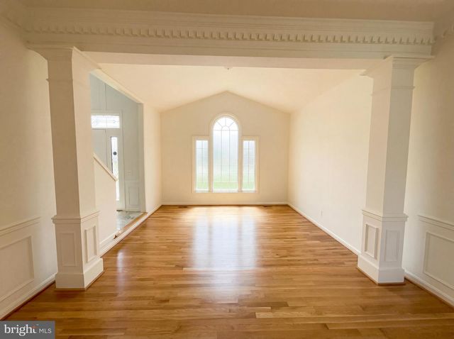 8396 WESTPOINTE DR, Fairfax Station, VA 22039