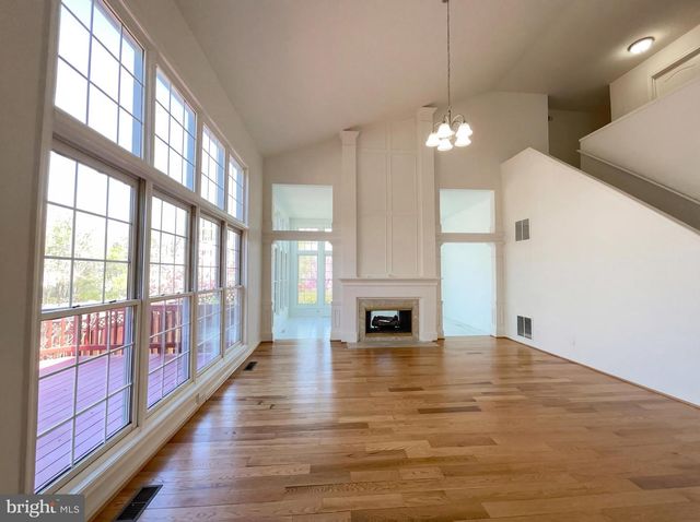 8396 WESTPOINTE DR, Fairfax Station, VA 22039