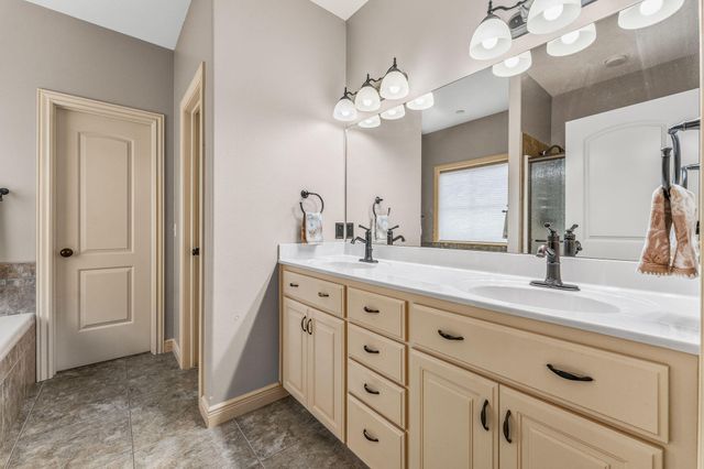 1409 N Wicklow Road, Nixa, MO 65714