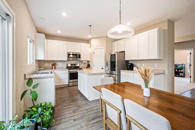 18070 Bridle Run Dr, Louisville, KY 40245