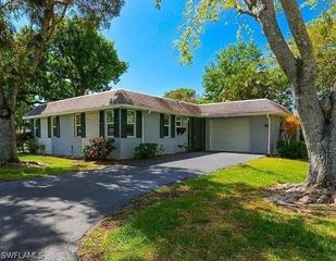 225 Georgetown BLVD 25, Naples, FL 34112